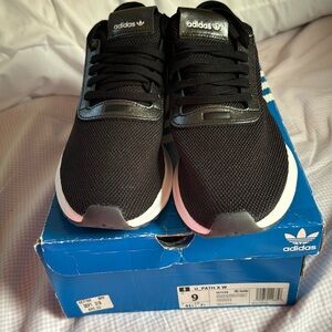 Women’s U Path sz. 9